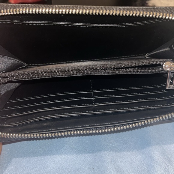 Guess Wallet - Picture 3 of 3